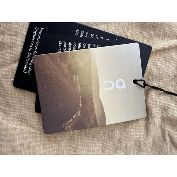 On Cloud T-Shirt R.O.C Women's Small Camel Athletic Outdoor Gym Stretch NWT - Picture 4 of 6